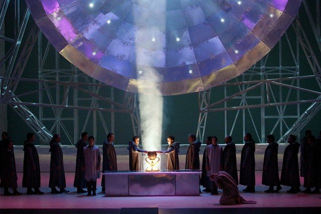 copia-de-acto-i-adoracion-del-grial-por-los-caballeros