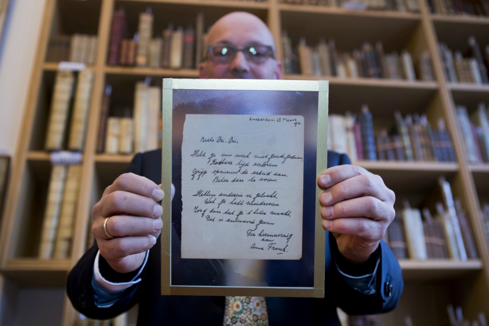 poema_subastado_ana_frank-985x656